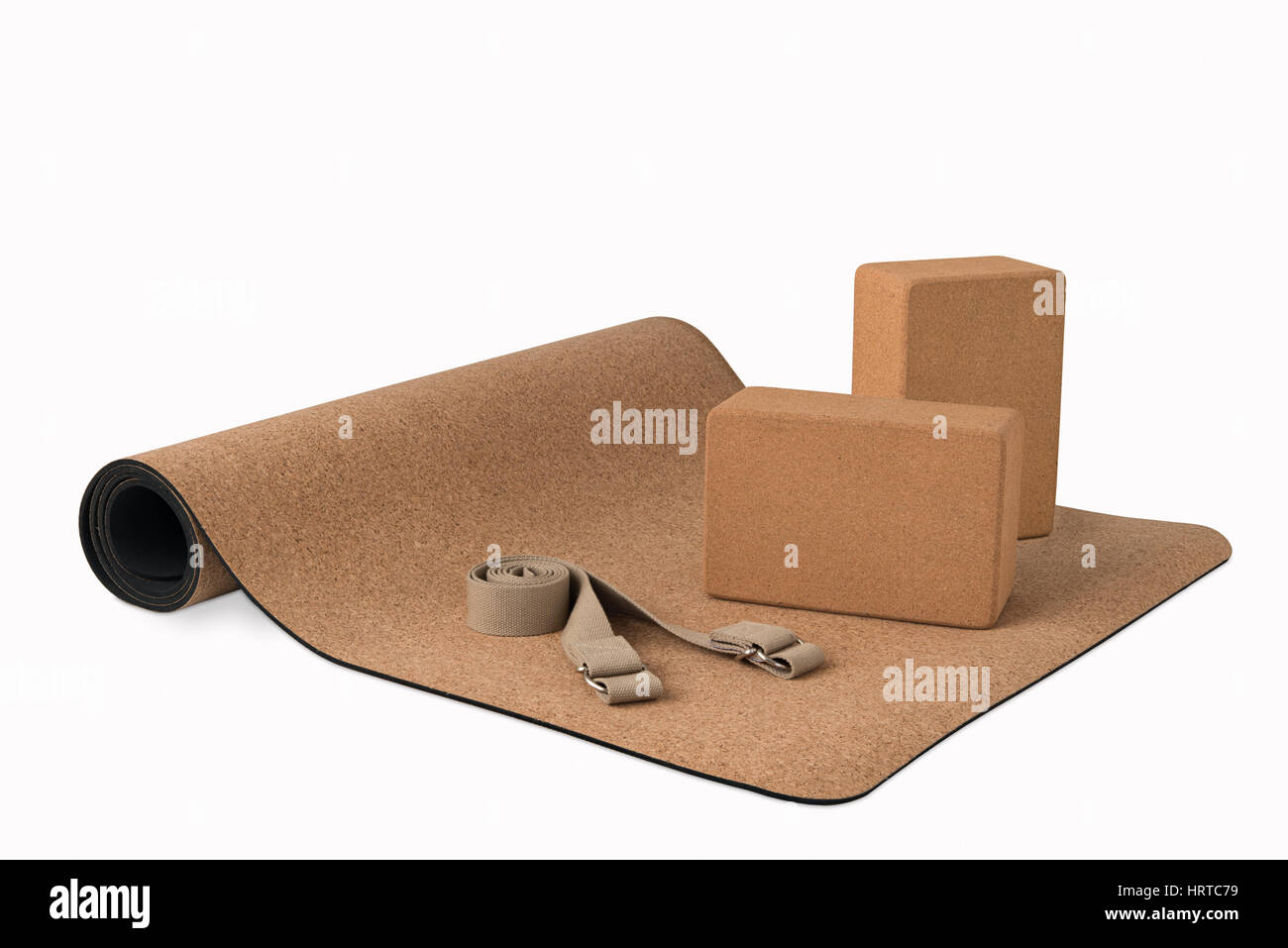 Yogamatte Kork mit Blöcken und Gurt, Eco-Friendly Premiumprodukt auf weißem Hintergrund Stockfoto