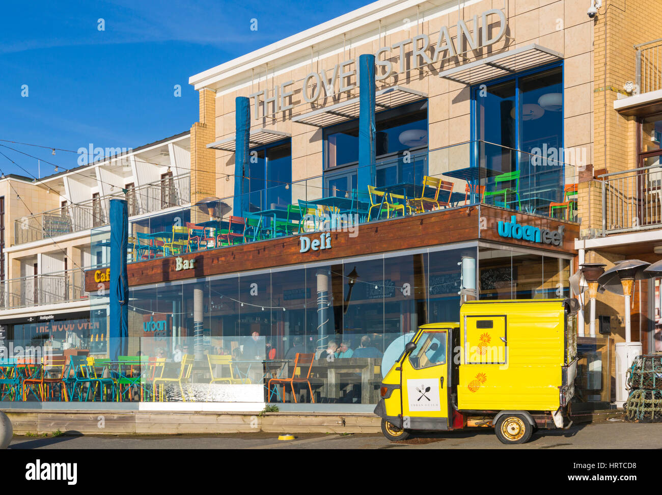Die Overstrand Urban Reef Cafébar in Boscombe, Bournemouth im Januar Stockfoto