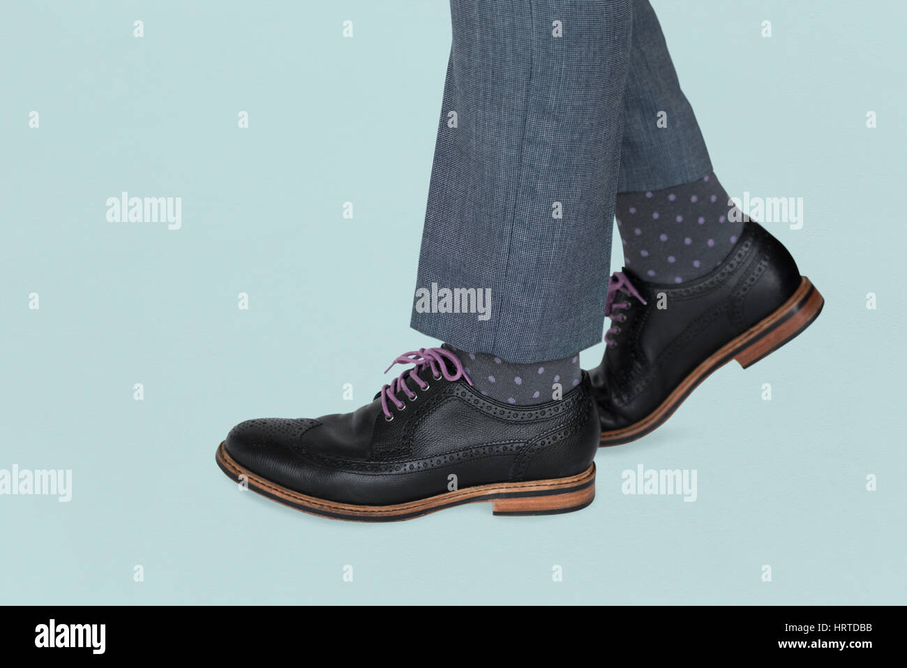 Blaue Jeans Schwarz Schuhe Stockfoto