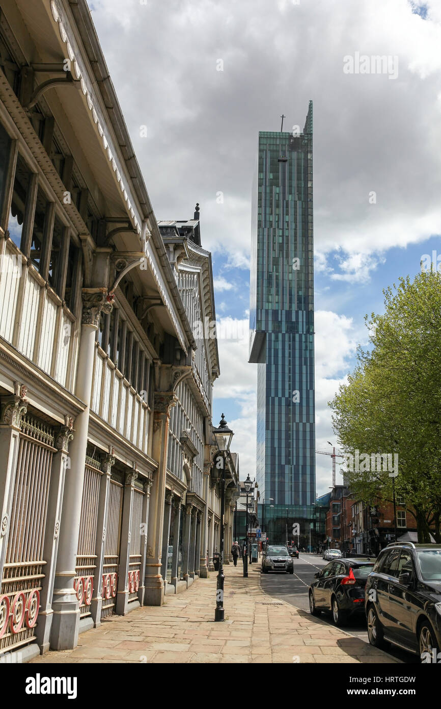 Blick auf Beetham Tower mit Manchester Museum für Wissenschaft und Industrie auf der linken Seite, Manchester England UK Stockfoto