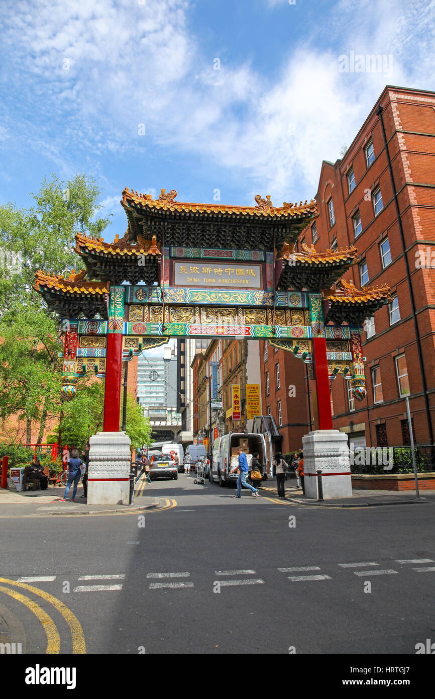 Reich verzierte Eingangstor zur Innenstadt von China Town Faulkner Street Manchester Manchester England UK Stockfoto
