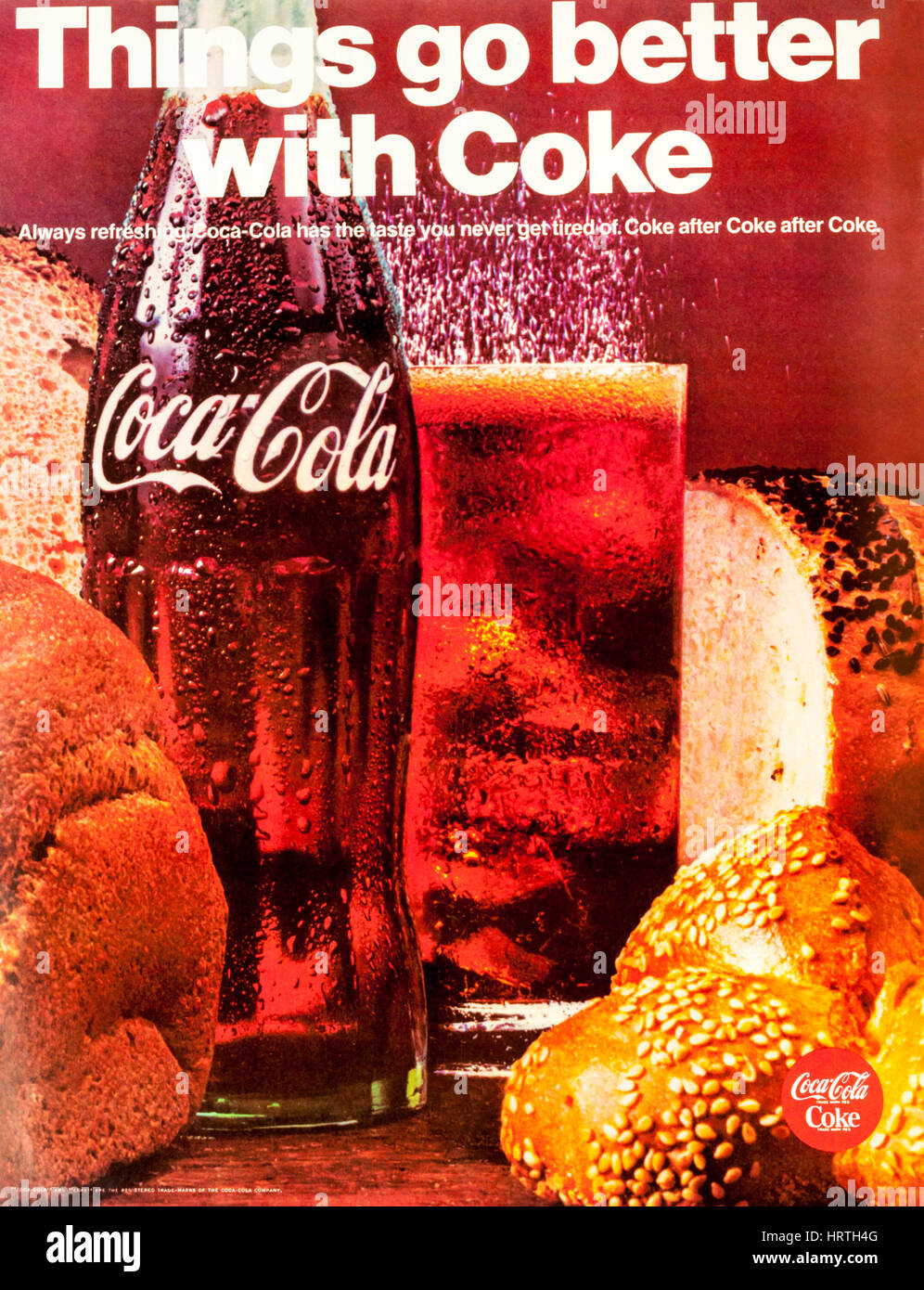1960er Jahre Magazin Werbung für Coca Cola.  Die Dinge gehen besser mit Koks. Stockfoto