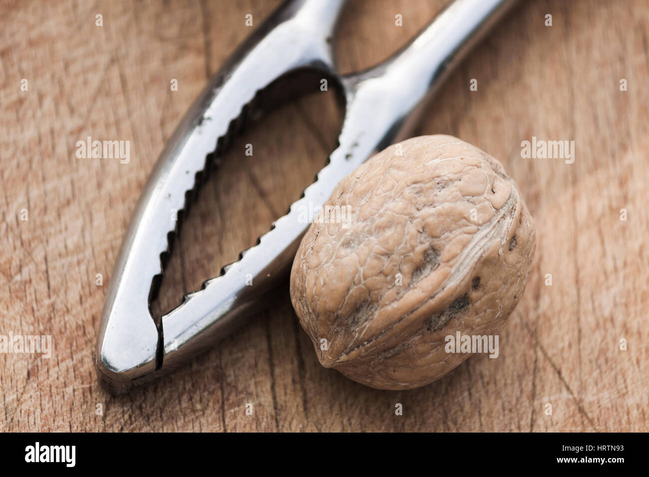 Walnuss und Nussknacker Stockfoto