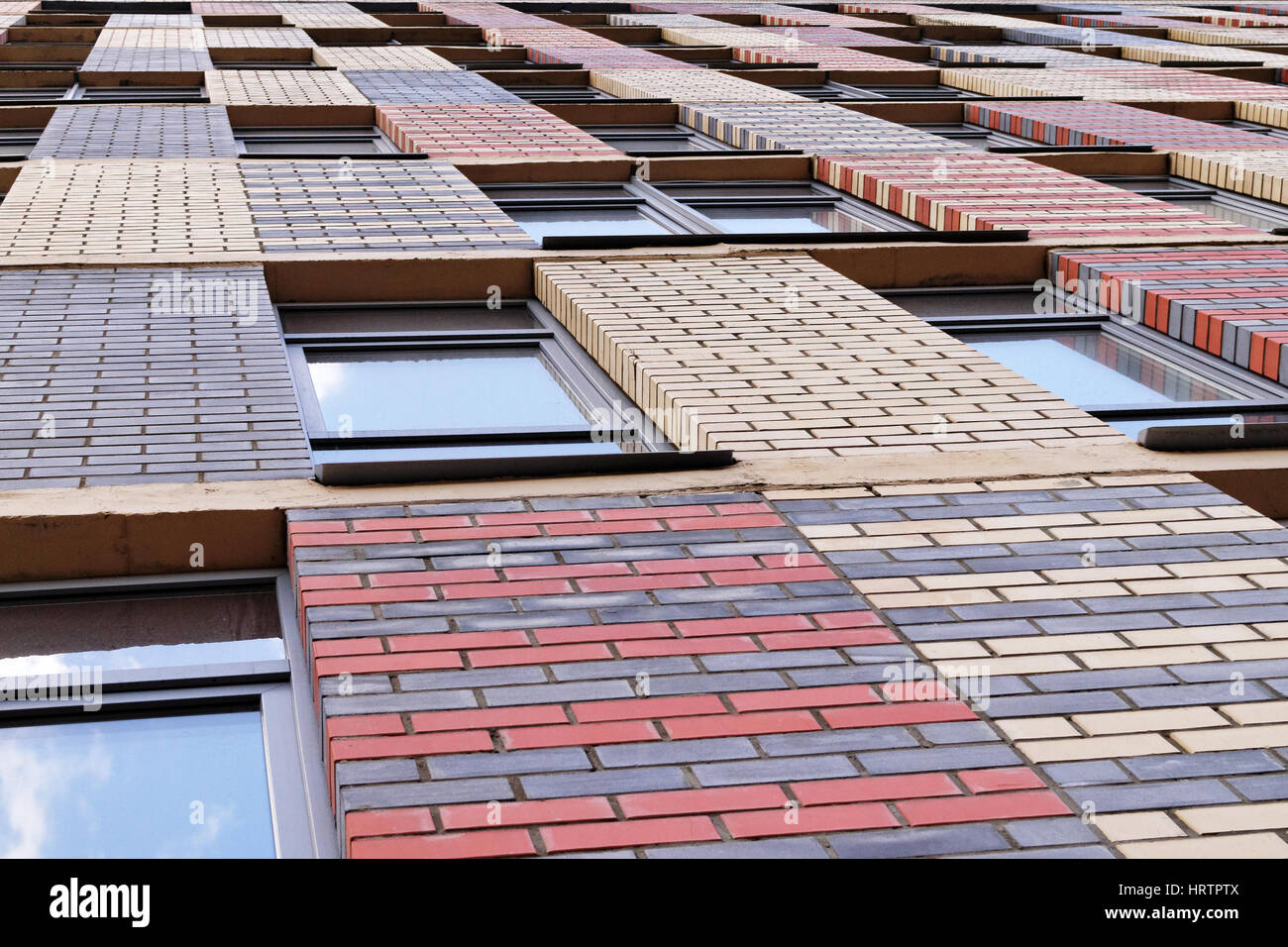 Urbane Geometrie - Gebäude aus Stein und Glas, Flugzeug und Perspektive, Bottom-Up- Stockfoto