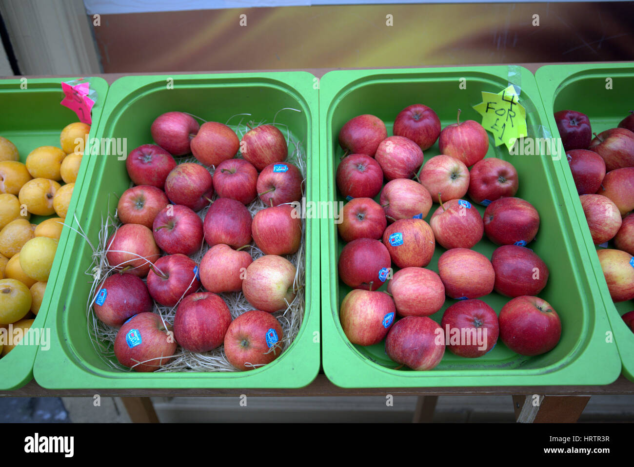 Obst und Gemüse stall rote Äpfel Stockfoto