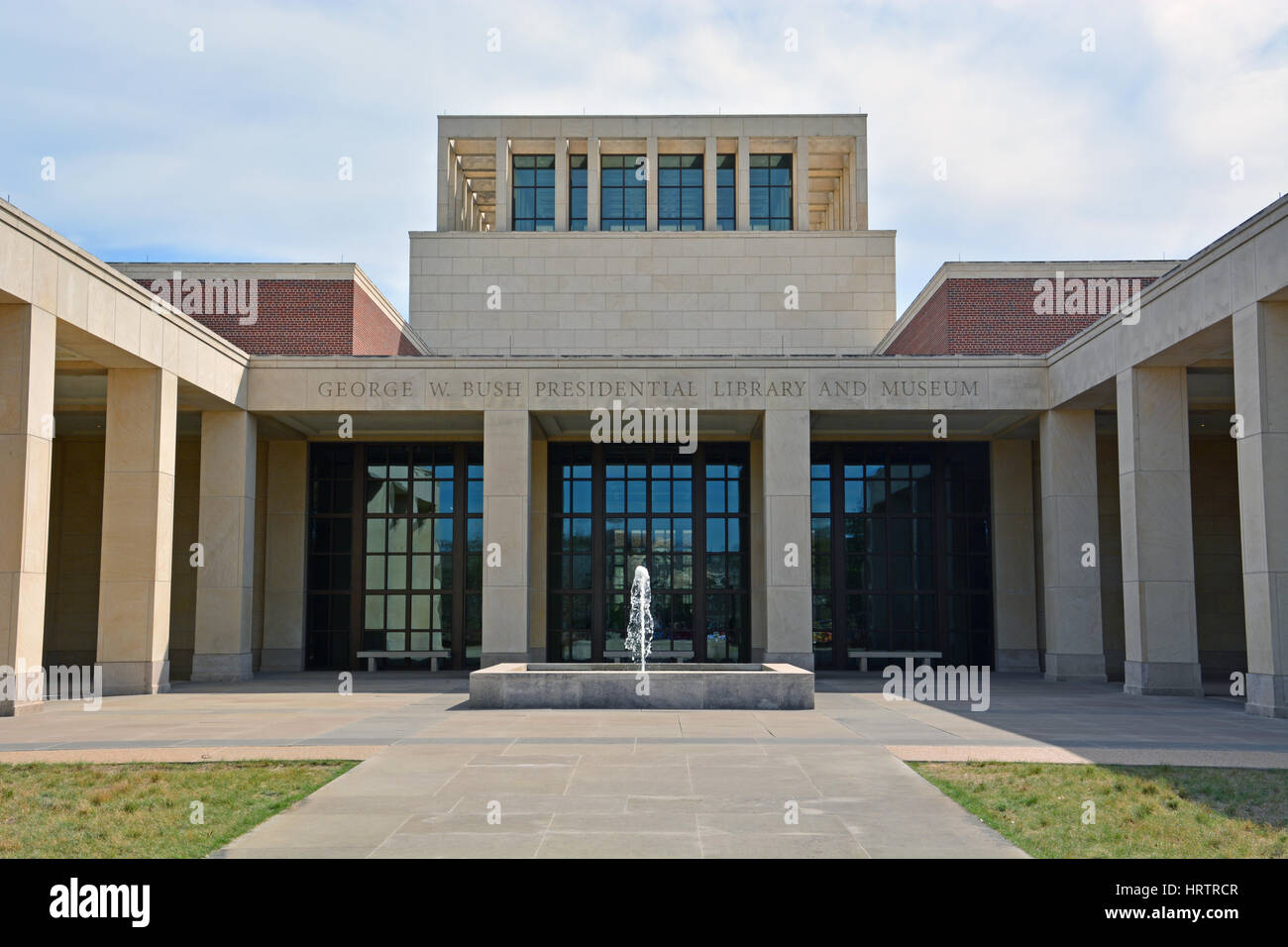 Der Eingang in die George W Bush Presidential Library and Museum auf dem Campus der Southern Methodist University in Dallas, Texas. Stockfoto