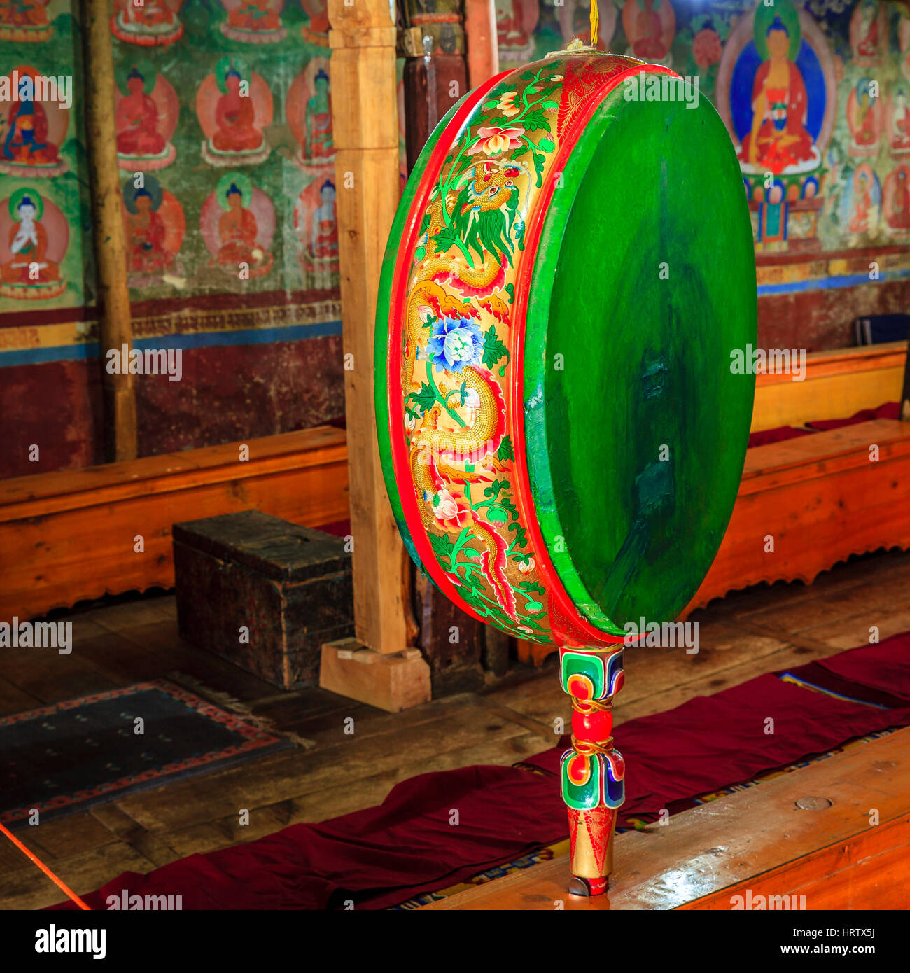 Zeremonielle Trommel in buddhistischen Tempel in einem Kloster in Ladakh Provinz in Indien Stockfoto