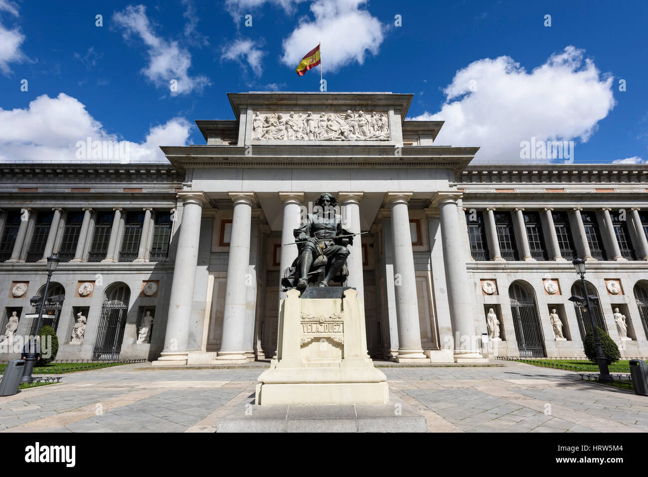 Madrid. Spanien. Exterieur des Prado-Museums, Paseo del Prado. Velazquez Eingang des Edificio Villanueva del Museo del Prado, neoklassischen Faça Stockfoto