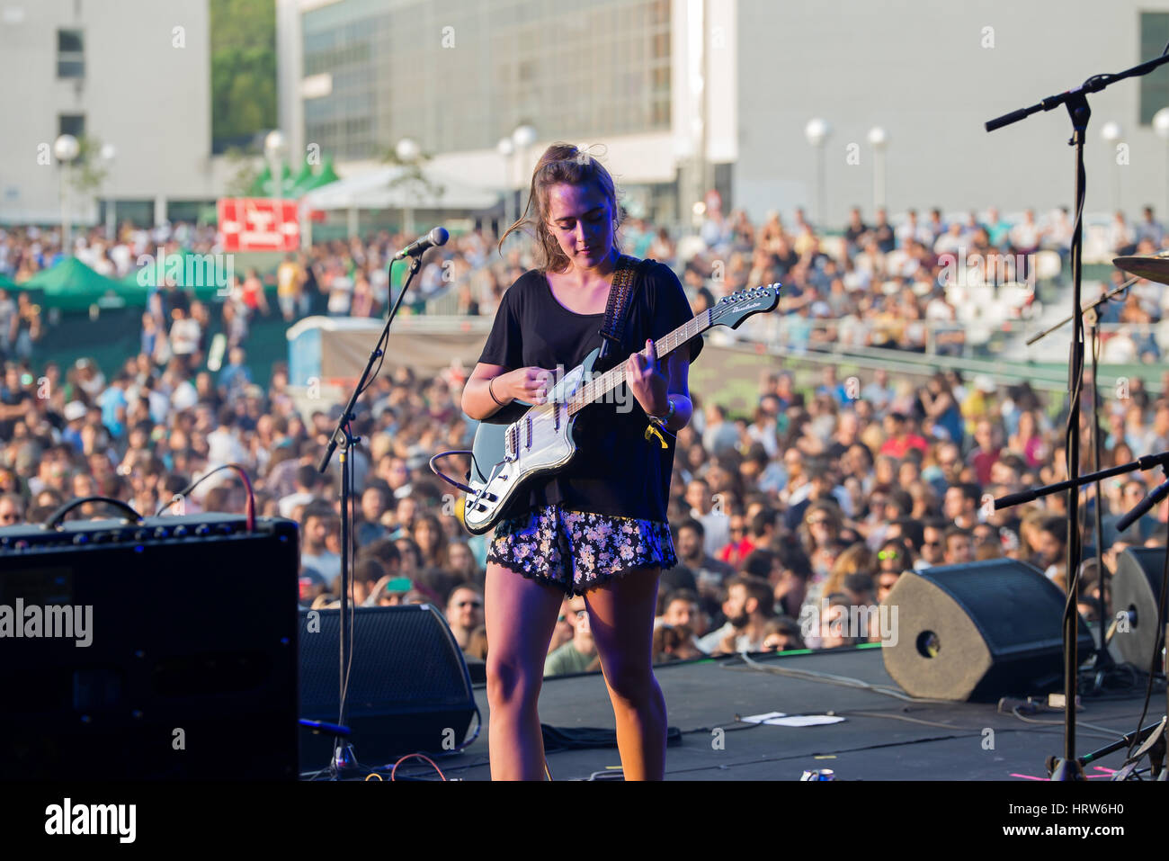 MADRID - SEP 12: Hinds (Band) in Konzert am Dcode Festival am 12. September 2015 in Madrid, Spanien. Stockfoto