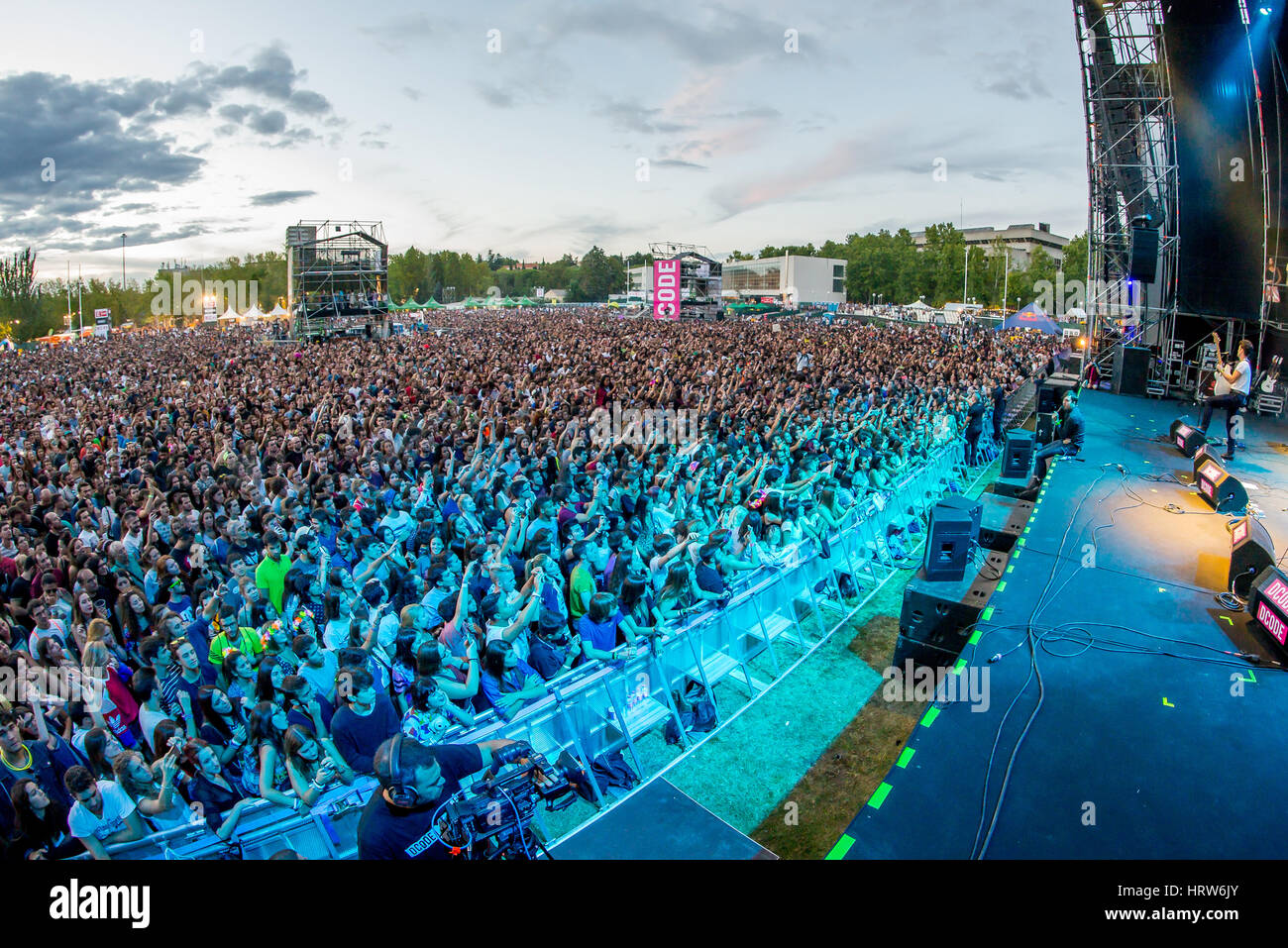 MADRID - SEP 12: Menge in einem Konzert am Dcode Festival am 12. September 2015 in Madrid, Spanien. Stockfoto