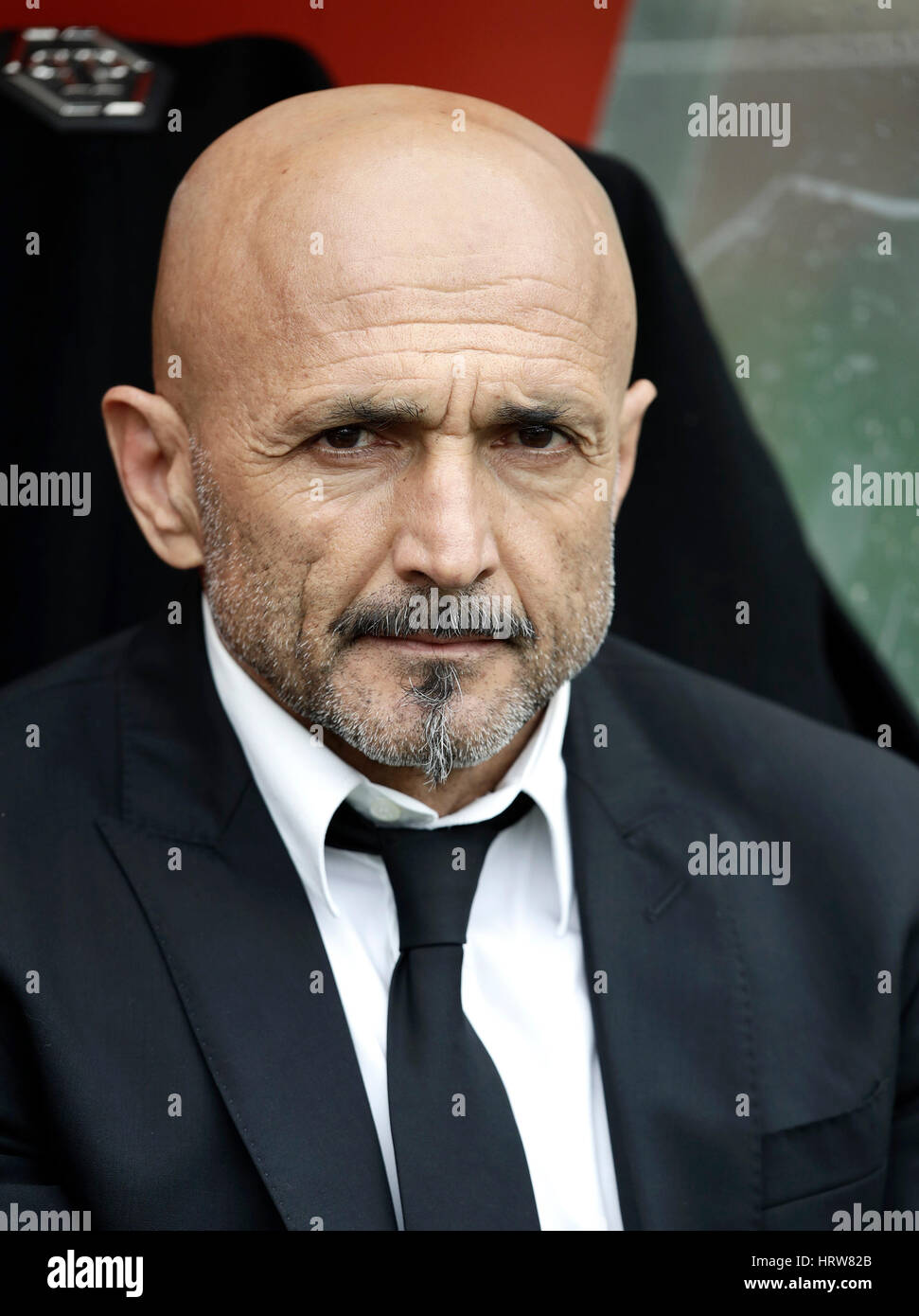 Rom, Italien. 4. März 2017. RomaÕs Trainer Luciano Spalletti wartet auf den Beginn der Serie A-Fußballspiel zwischen Roma und Napoli im Olympiastadion. Napoli gewann 2: 1. Bildnachweis: Isabella Bonotto/Pacific Press/Alamy Live-Nachrichten Stockfoto