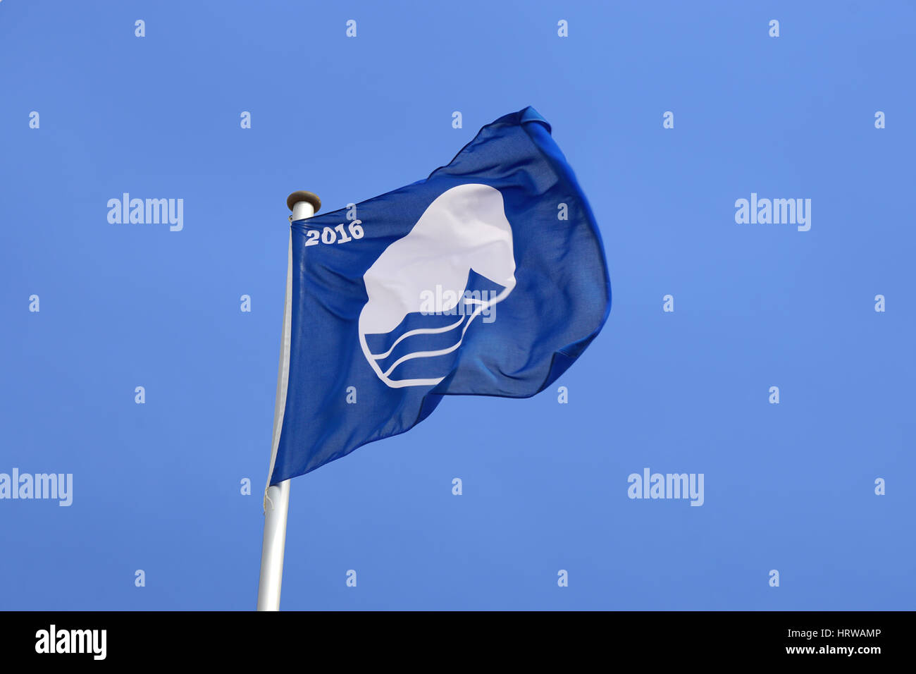 Rostock, Deutschland - 30. Mai 2016: Warnemünde Strand die blaue Flagge von der Foundation for Environmental Education, FEE, für mich erhielt Zertifizierung Stockfoto