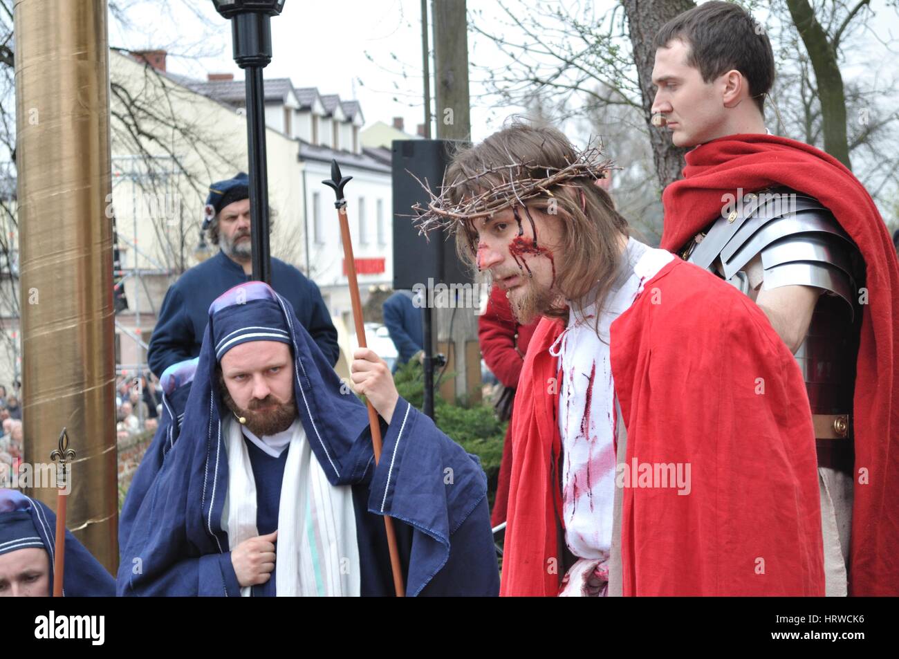 Schauspielern nachspielen der Prozess gegen Jesus im Praetorium vor Pontius Pilate, während das Straßentheater Geheimnis der Passion. Stockfoto