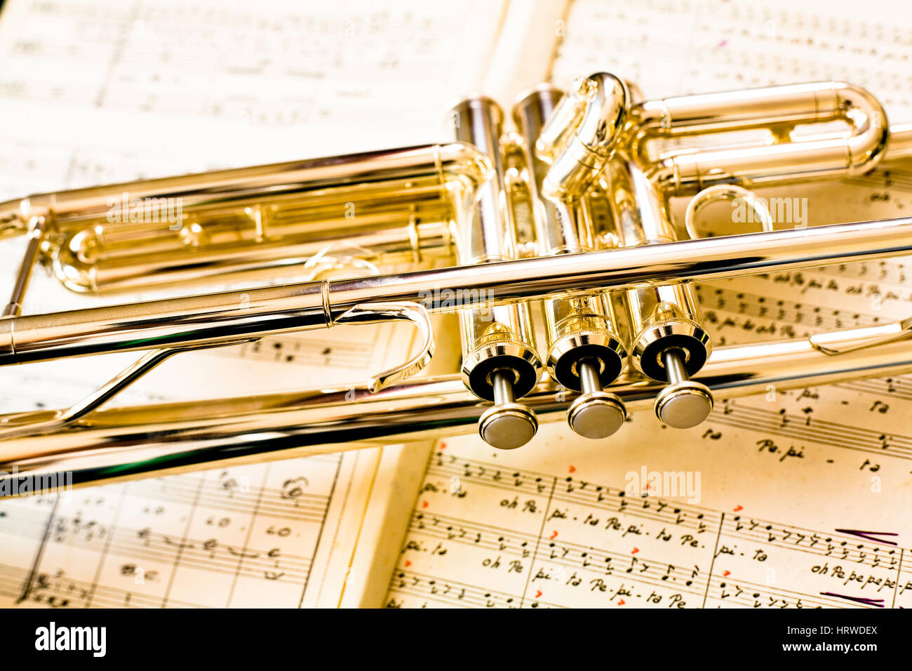 Musiknoten musiknoten musiknoten musiknoten -Fotos und -Bildmaterial in ...