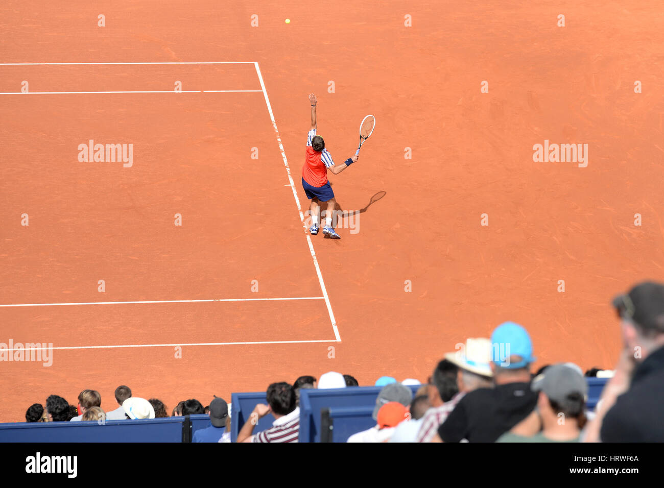 BARCELONA - 24 APR: Tommy Robredo (spanischer Tennisspieler) spielt bei der ATP Barcelona Open Banc Sabadell Conde de Godo-Turnier am 24. April 2015 in Stockfoto