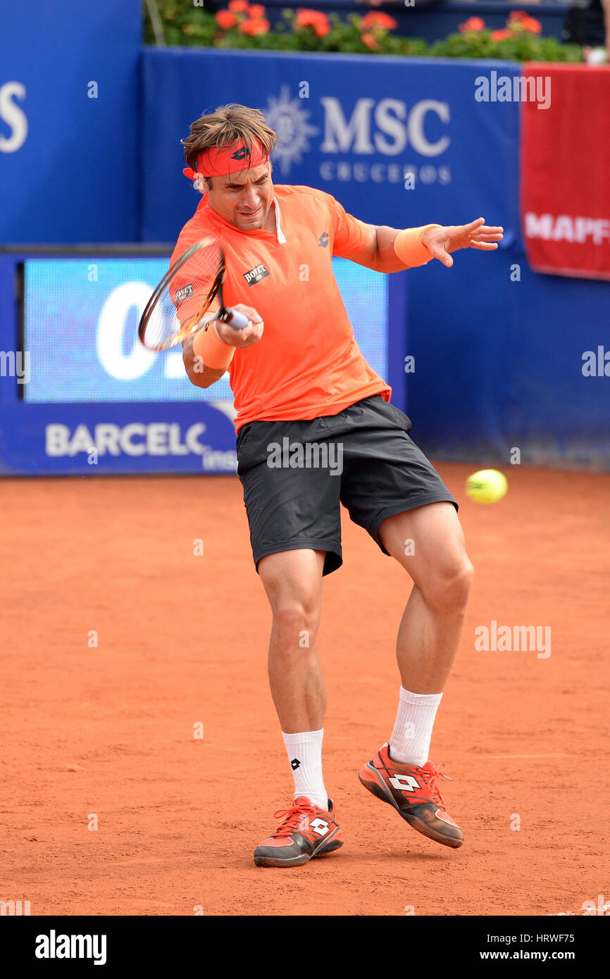BARCELONA - 24 APR: David Ferrer (spanischer Tennisspieler) feiert einen Sieg auf der ATP Barcelona Open Banc Sabadell Conde de Godo-Turnier am Degen Stockfoto