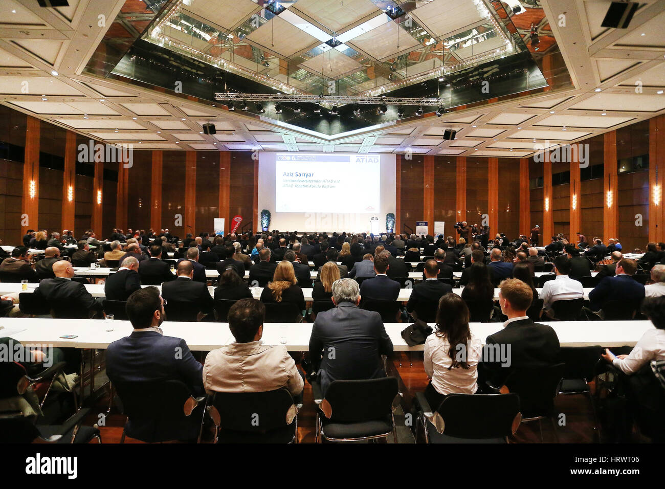 Düsseldorf, Deutschland. 4. März 2017. Die Halle auf dem deutsch-türkischen Business-Forum in Düsseldorf, Deutschland, 4. März 2017 im Überblick. Foto: Junge David/Dpa/Alamy Live News Stockfoto