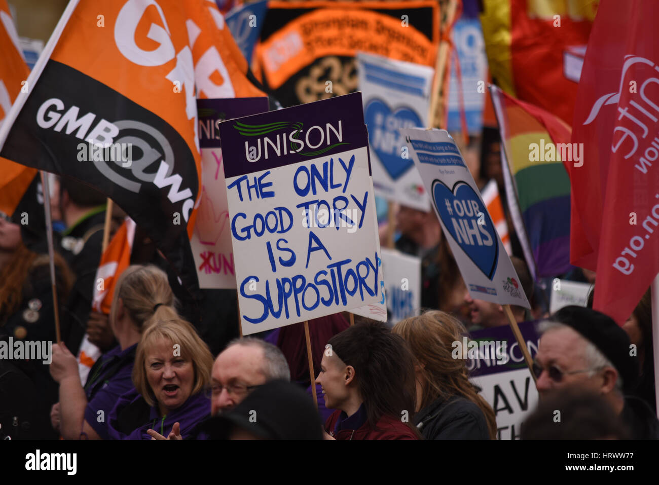 "Unsere NHS" war die Bezeichnung für einen Protestmarsch gegen die Kürzungen und die Privatisierung des National Health Service in Großbritannien demonstriert Stockfoto