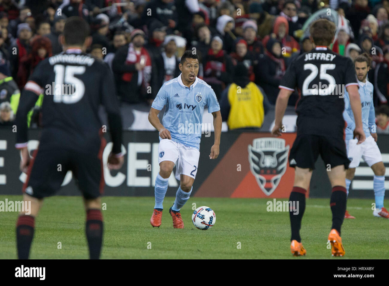 Washington, DC, USA. 4. März 2017. Sporting Kansas City Mittelfeldspieler Roger Espinoza (27) im RFK Stadium in Washington, DC auf Samstag, 4. März 2017. Bildnachweis: Das Foto Zugang/Alamy Live-Nachrichten Stockfoto