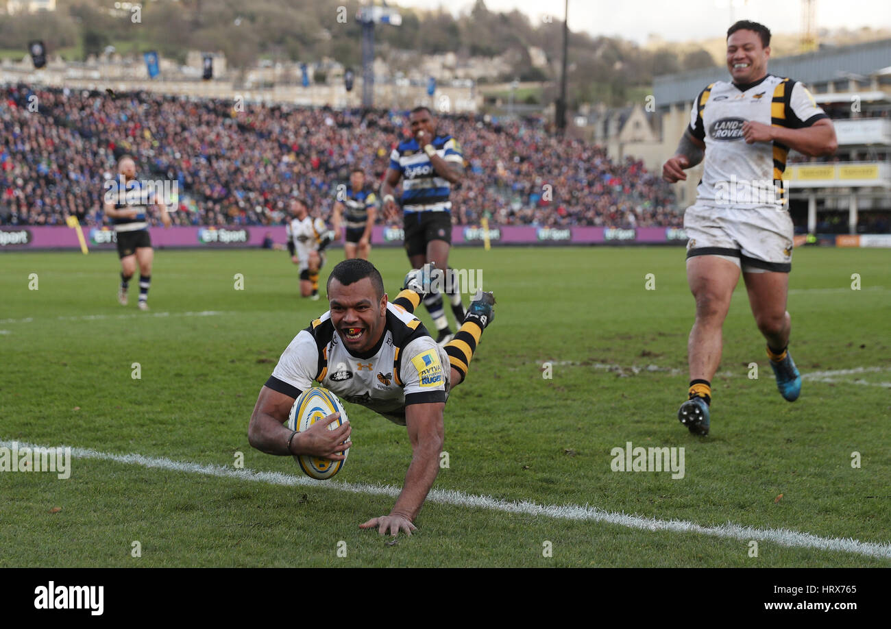 Wespen Kurtley Beale erhält ihren dritten Versuch während der Aviva Premiership Spiel im Spielgelände, Bad. Stockfoto