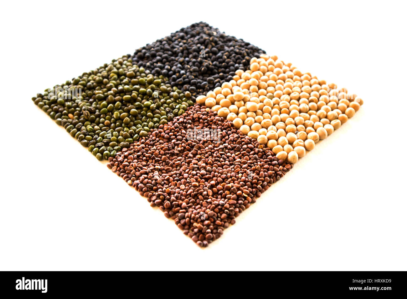 Pflanzliche Samen. Die richtige Ernährung mit dem Zusatz von Samen. Chia-Samen. Leinsamen. Weiße Soja-Saatgut. Schwarze Bohnensamen. Stockfoto