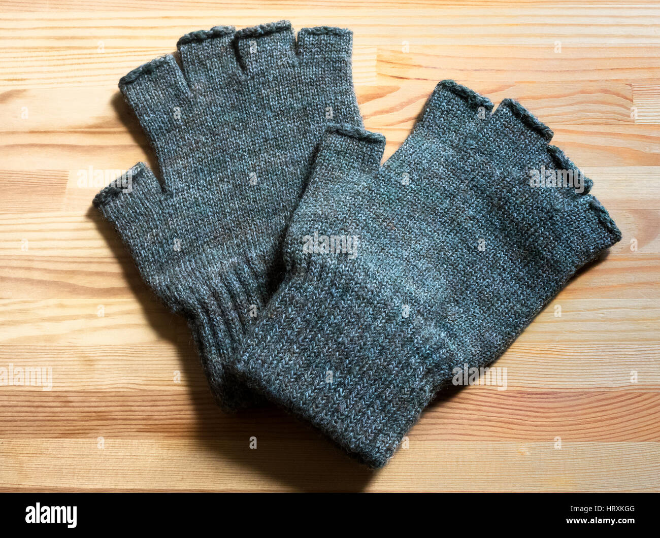 Fingerlose Handschuhe aus Wolle Stockfoto