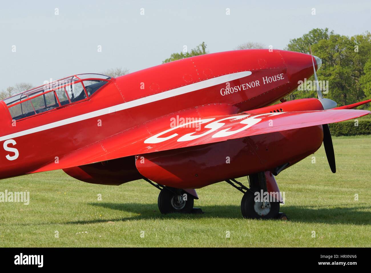 Die Shuttleworth Collection De Havilland DH88 Comet G-ACSS "Grosvenor House" am alten Flugplatz Warden während der Shuttleworth Premier Airshow 2016. Stockfoto