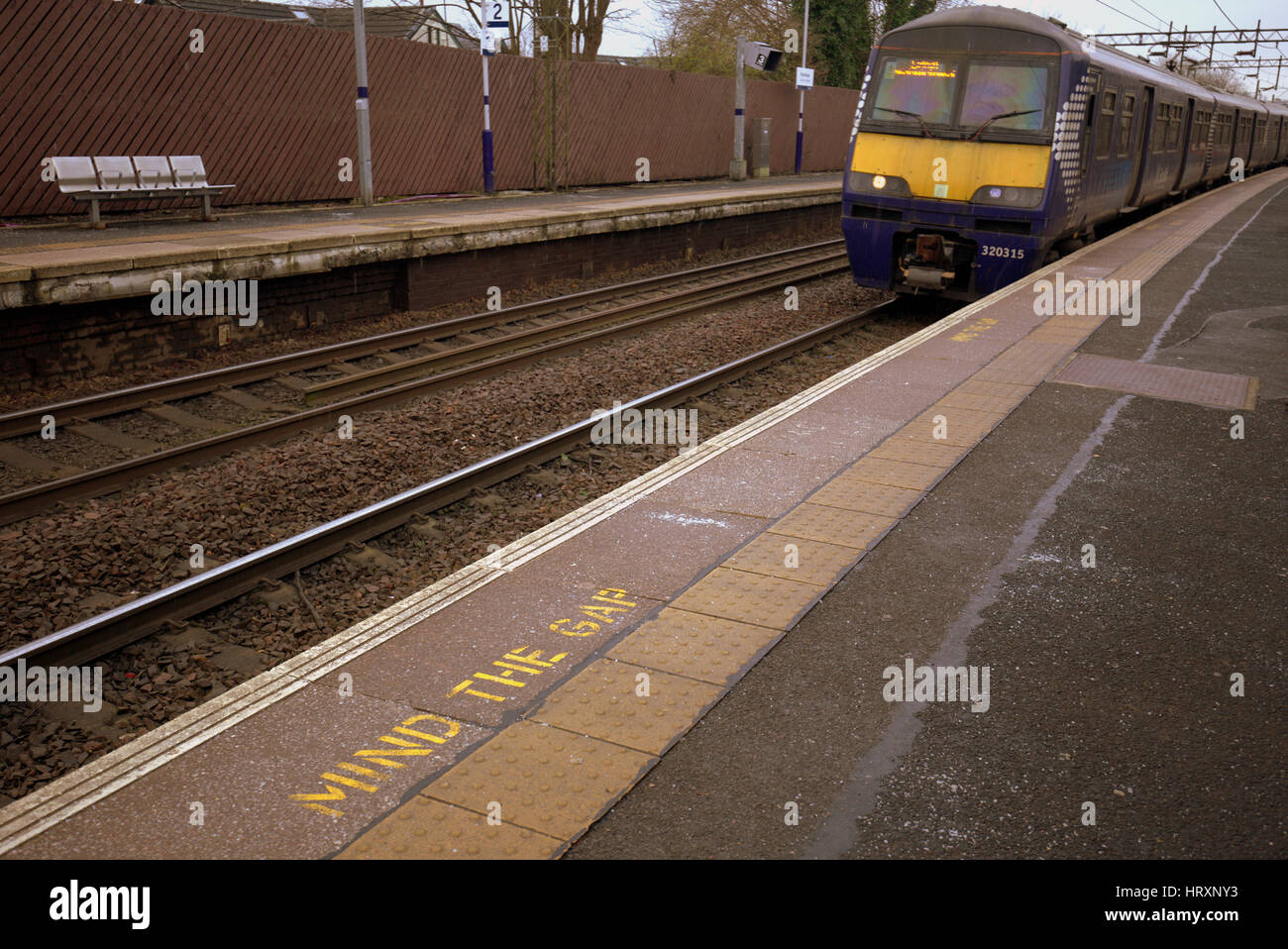 Ankunft am Bahnhof Drumchapel ScotRail-Zug Stockfoto