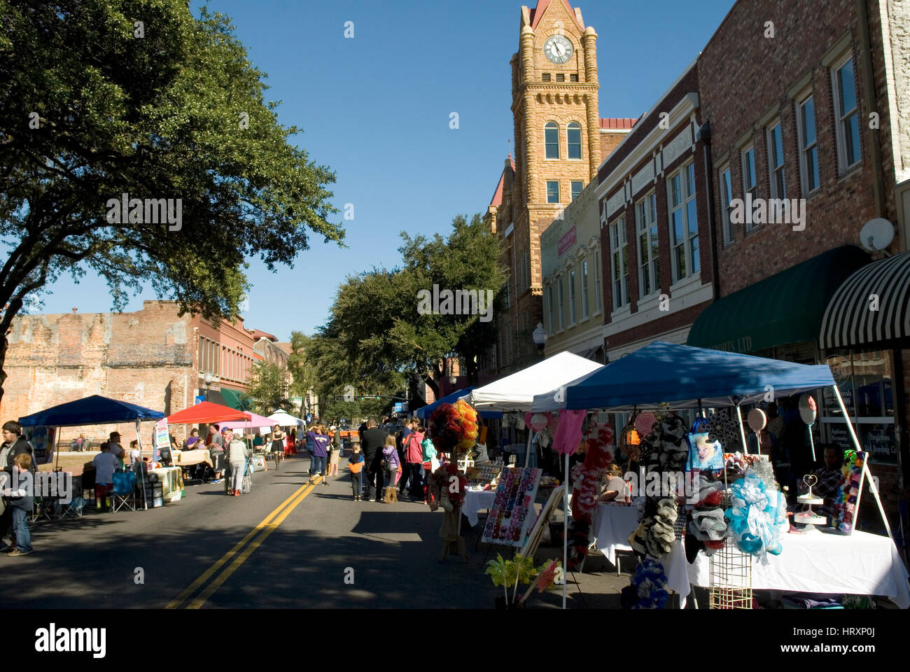 Händler und Einkäufer bei der Toy and Comic Convention Downtown Sumter, SC, USA. Stockfoto