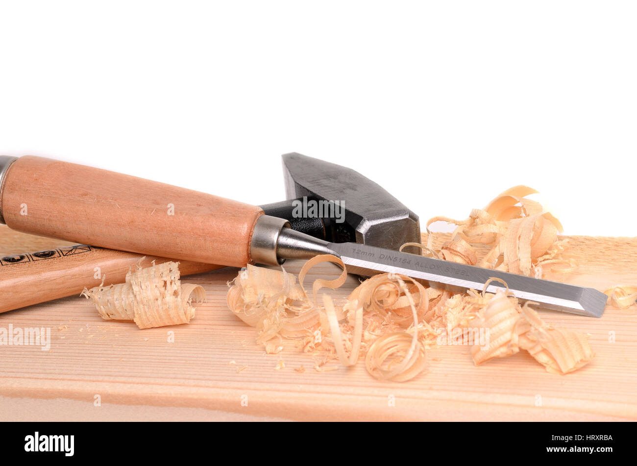 Tischler Werkzeuge Hammer und Meißel auf weißem Hintergrund Stockfoto