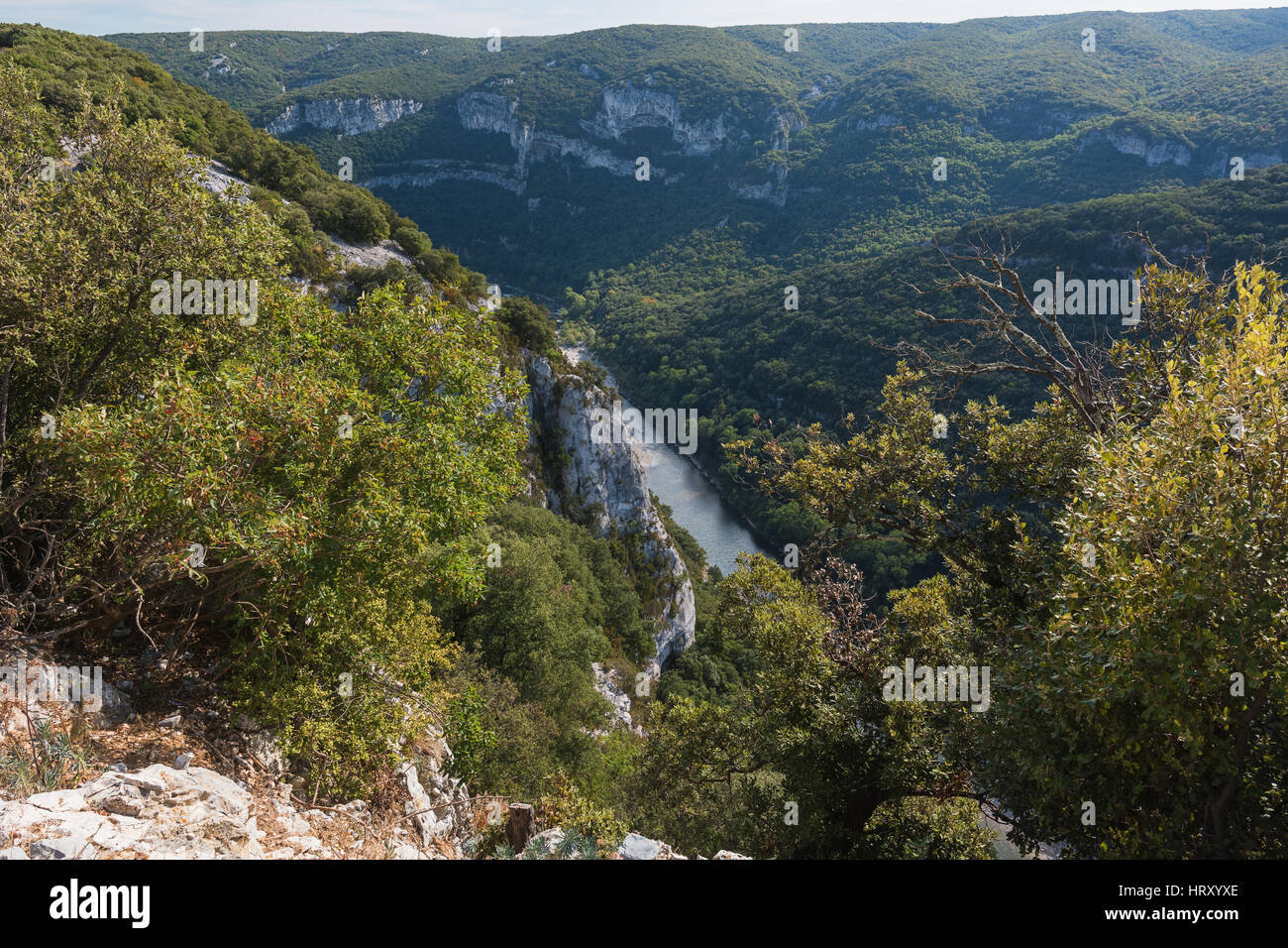 Die Gorges de Ardeche besteht aus einer Reihe von Schluchten in den Fluss Ardèche, bilden eine 30 Kilometer lange Schlucht. Stockfoto