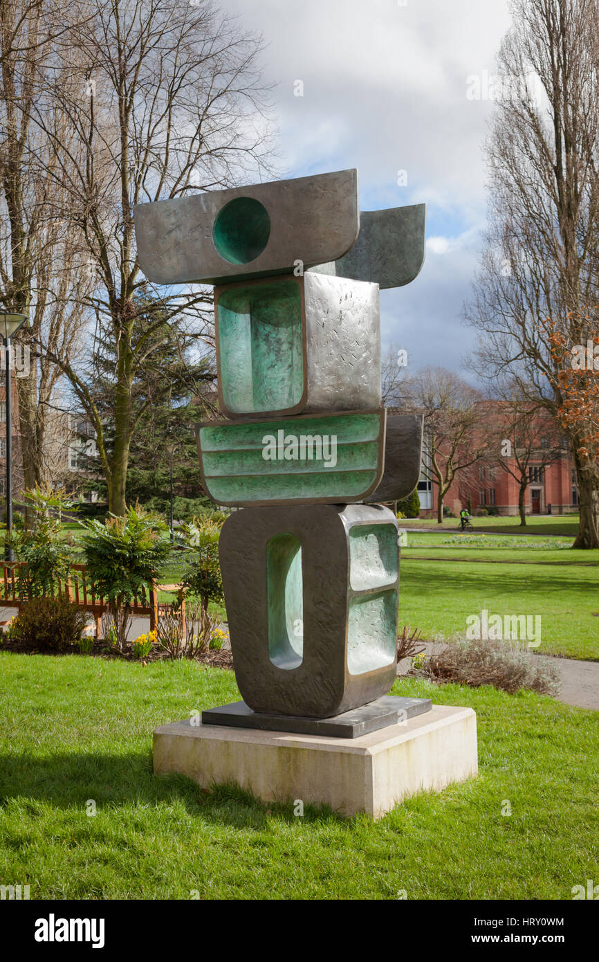 Barbara Hepworth, Skulptur, University of Birmingham Ahne ich.  Bronze, 1970 leihweise an die Universität von den Treuhändern des Weingutes Hepworth. Stockfoto
