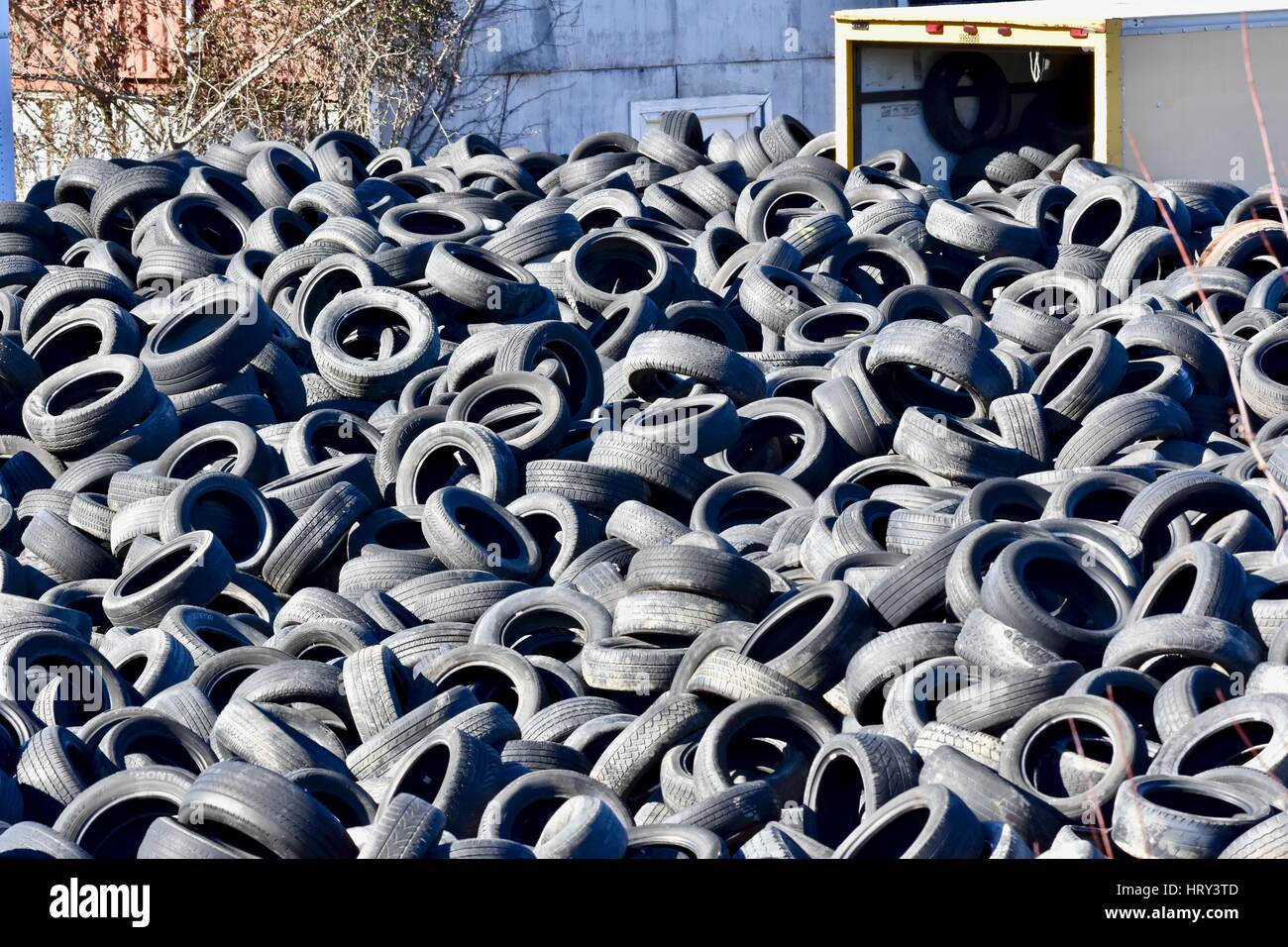 Gebrauchte Reifen Friedhof Stockfoto