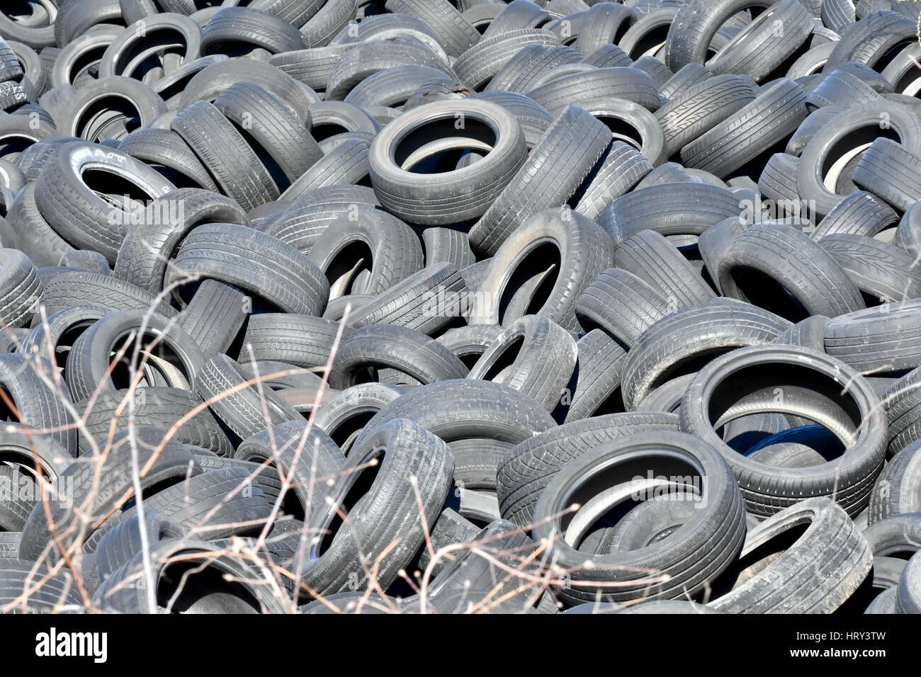 Gebrauchte Reifen Friedhof Stockfoto