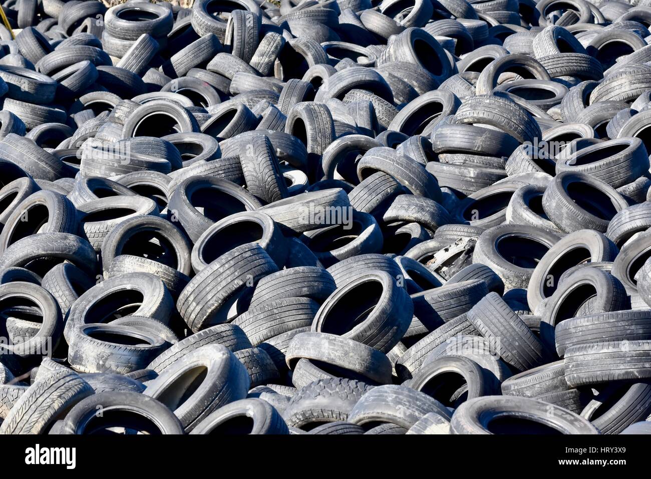 Gebrauchte Reifen Friedhof Stockfoto