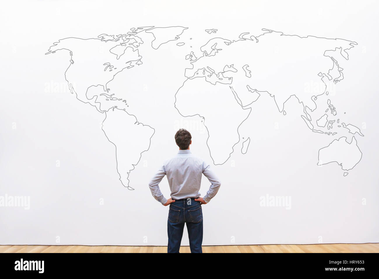 Geschäftsmann, Blick auf die Weltkarte, internationale Karriere Chance Konzept, Business-Hintergrund Stockfoto