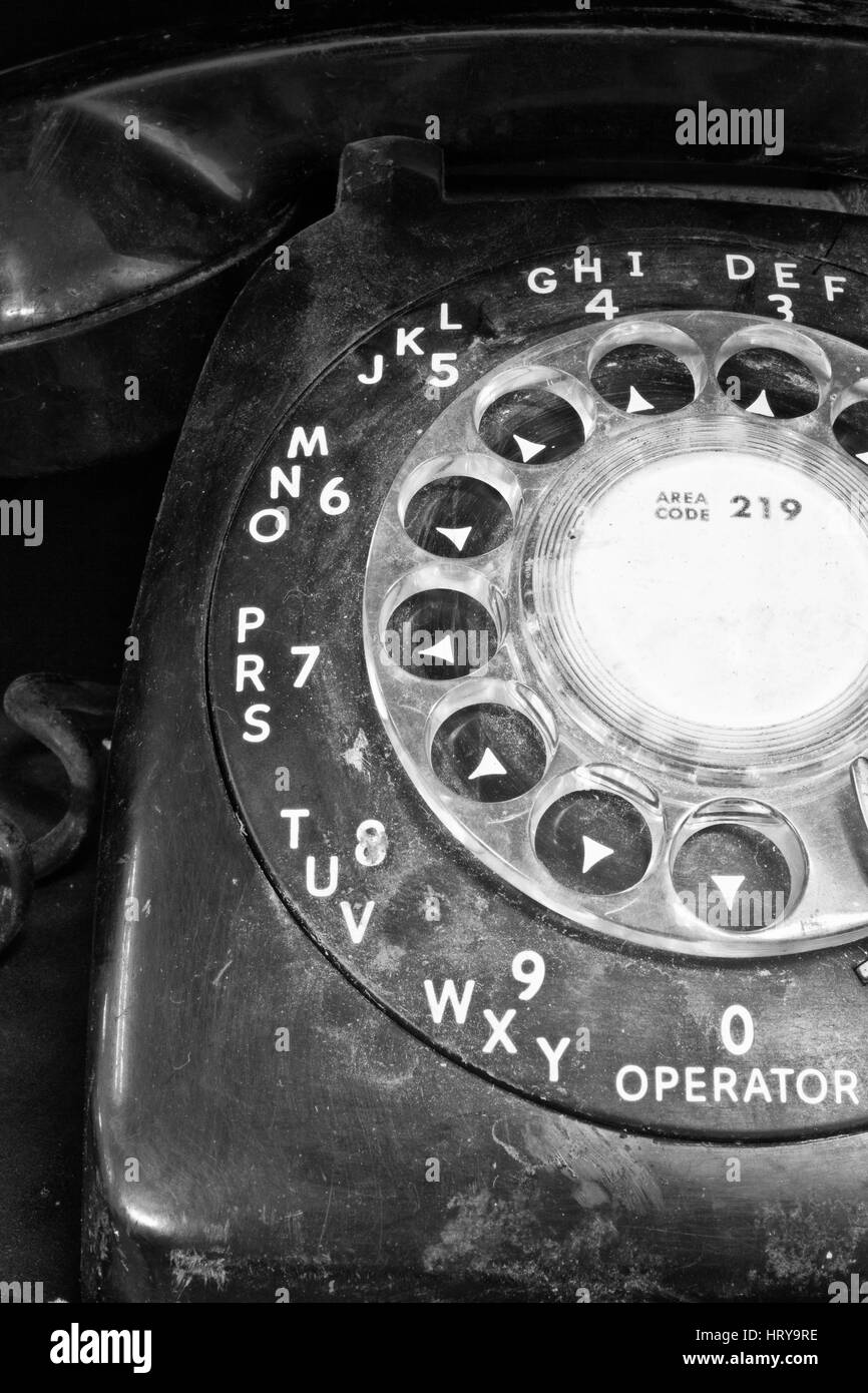 Alte Telefon - antike staubigen Wählscheibe Stockfoto