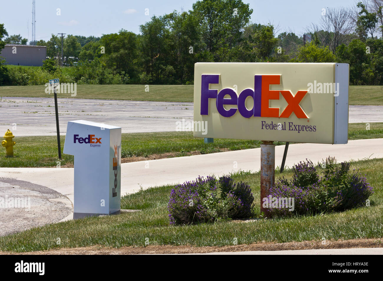 Indianapolis: Ca. Juni 2016: Federal Express Kunden Abholort. FedEx ist eine weltweite Lieferung Unternehmen VIII Stockfoto