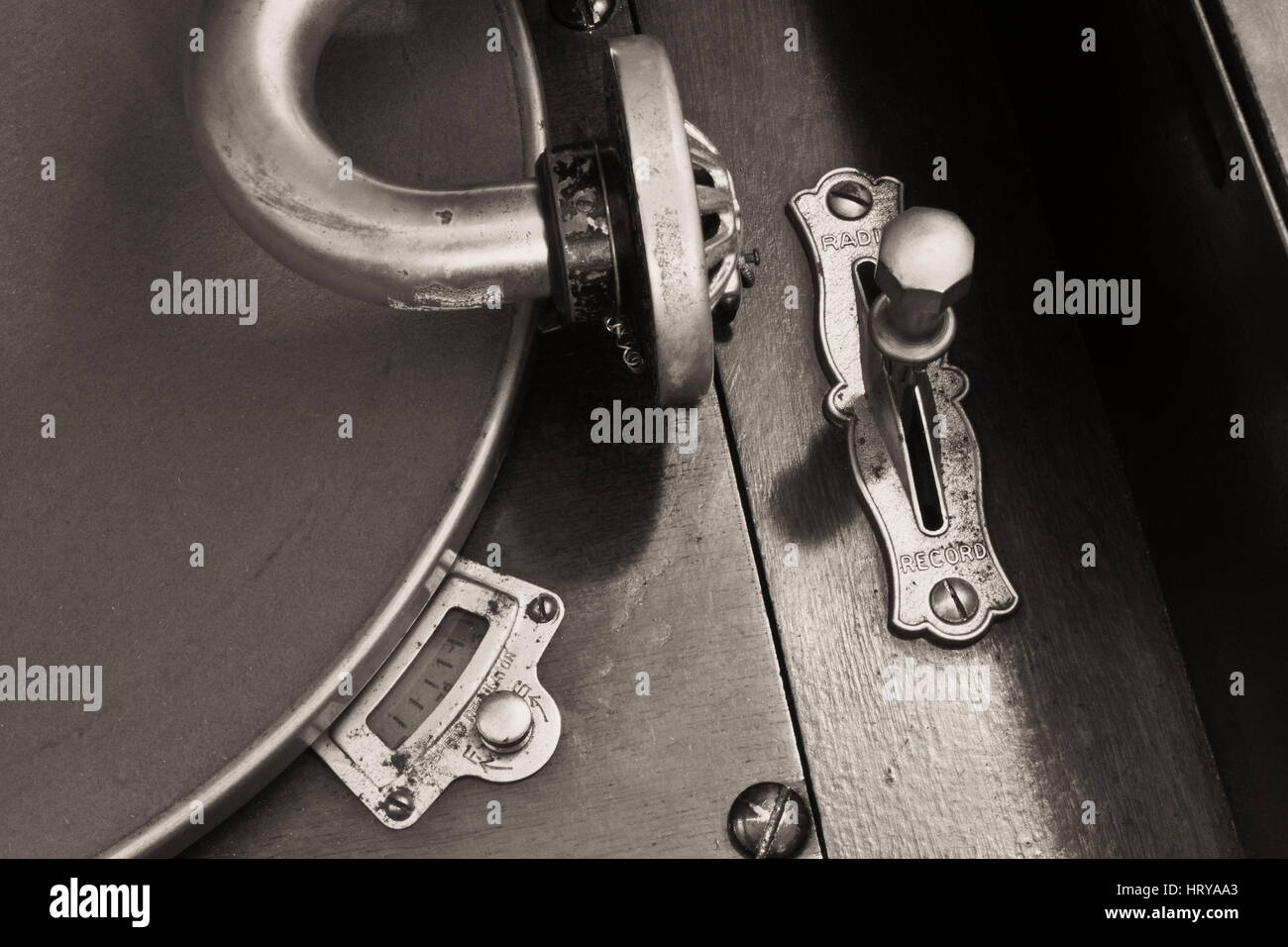 Antikes Grammophon Plattenspieler 3 - Vintage Grammophon Phonograph Closeup mit Nadel und Plattenspieler Stockfoto