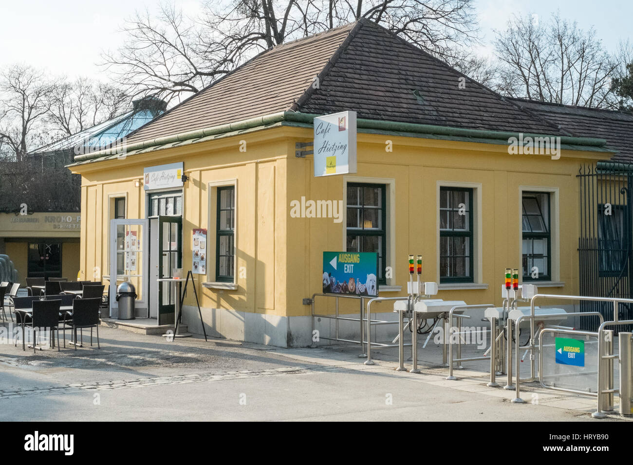 Café Hietzing und Eingang zum Schönbrunn Zoo, Tiergarten, Wien, Austria