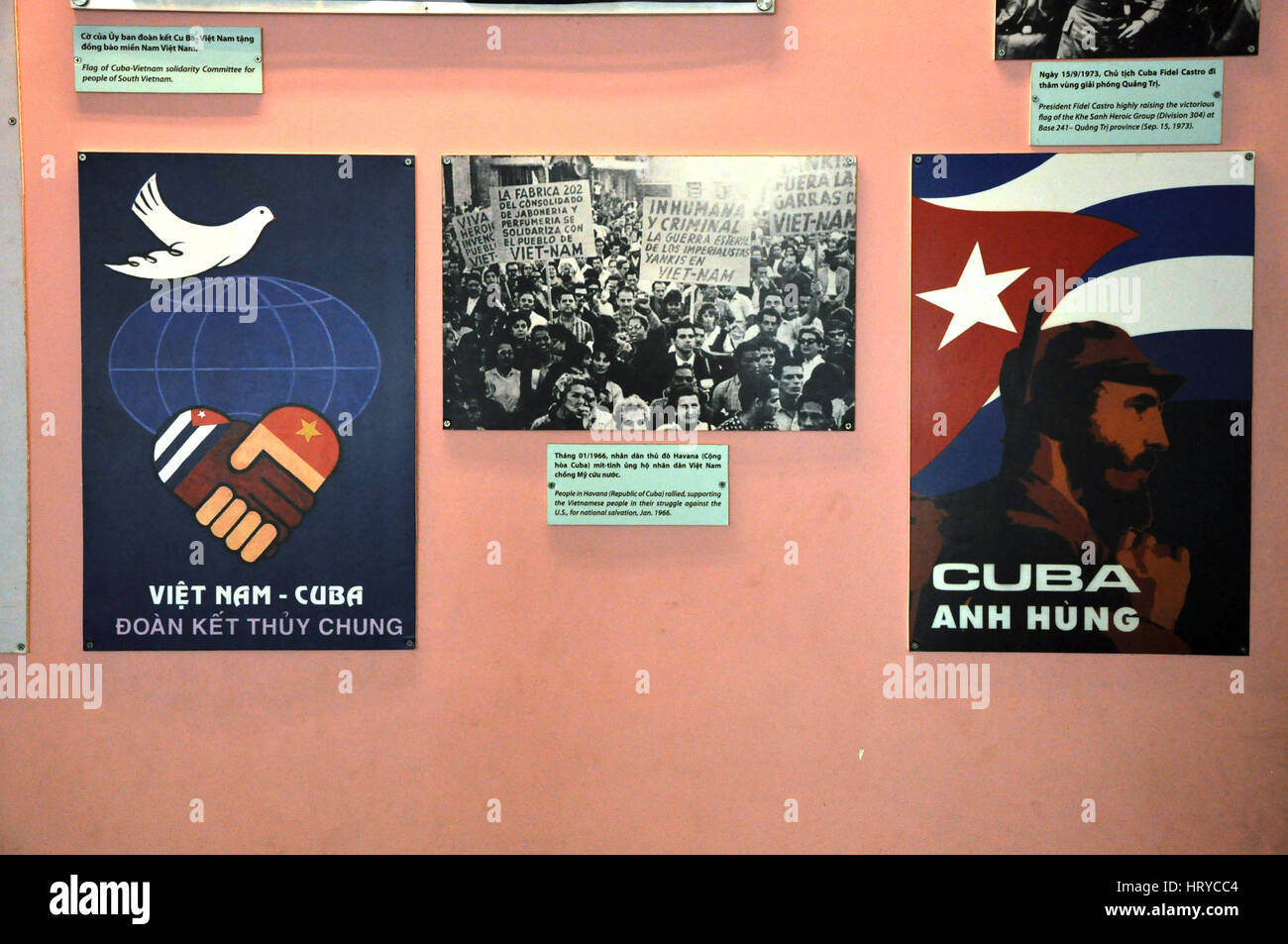 HO CHI MINH - 7. März: Propagandaplakat der Menschen in Havanna (Kuba), Unterstützung von Vietnam gegen die USA im Jahr 1966 in das War Remnants Museum. Marc Stockfoto