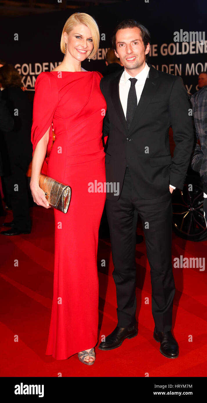 Natascha Gruen und Produzent Quirin Berg bei der 52. Goldene Kamera Film & TV awards 2017 in Hamburg, Deutschland, 4. März 2017. Foto: Christian Charisius/dpa Stockfoto