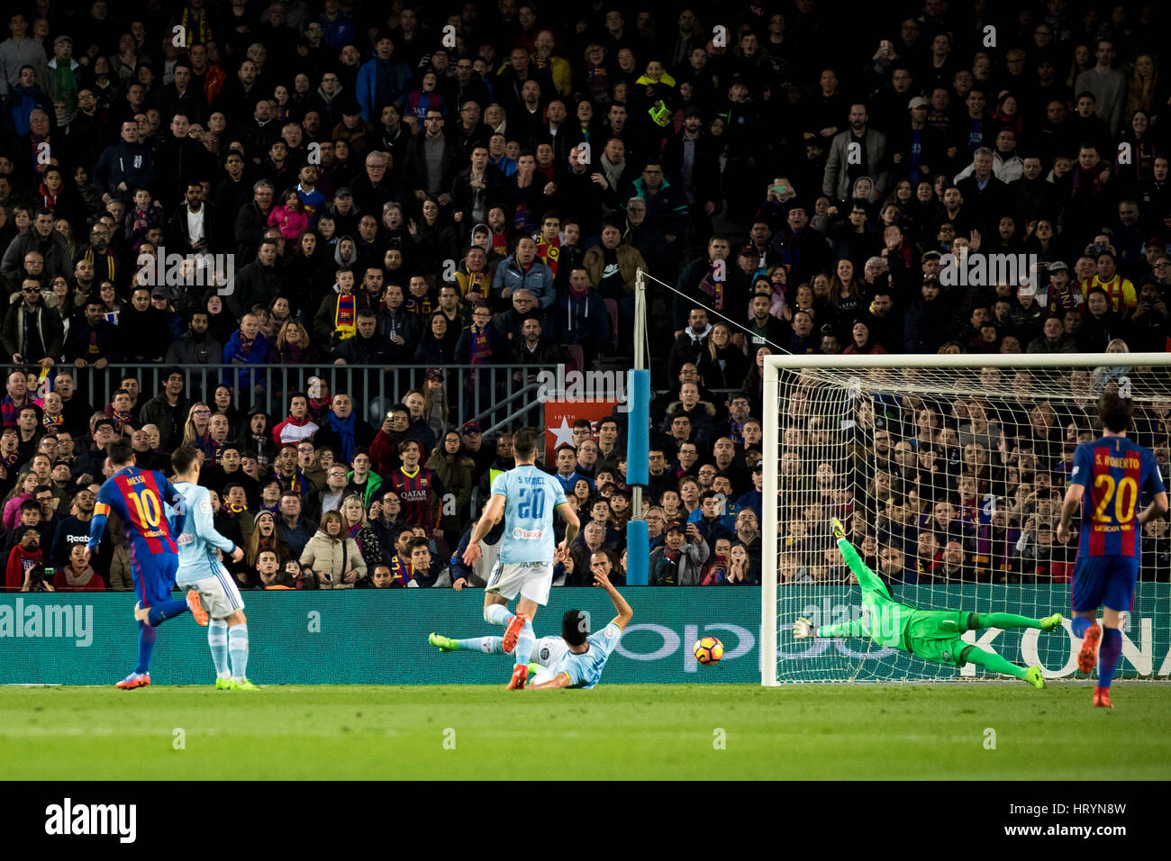 Stadion Camp Nou, Barcelona, Spanien. 4. März 2017. Lionel Messi erzielte das erste Tor des Spiels durch einen harten Schuss von außerhalb der Box während eines Spiels zwischen FC Barcelona Vs RC Celta de Vigo im Stadion Camp Nou, Barcelona, Spanien. Bildnachweis: G. Loinaz/Alamy Live-Nachrichten Stockfoto