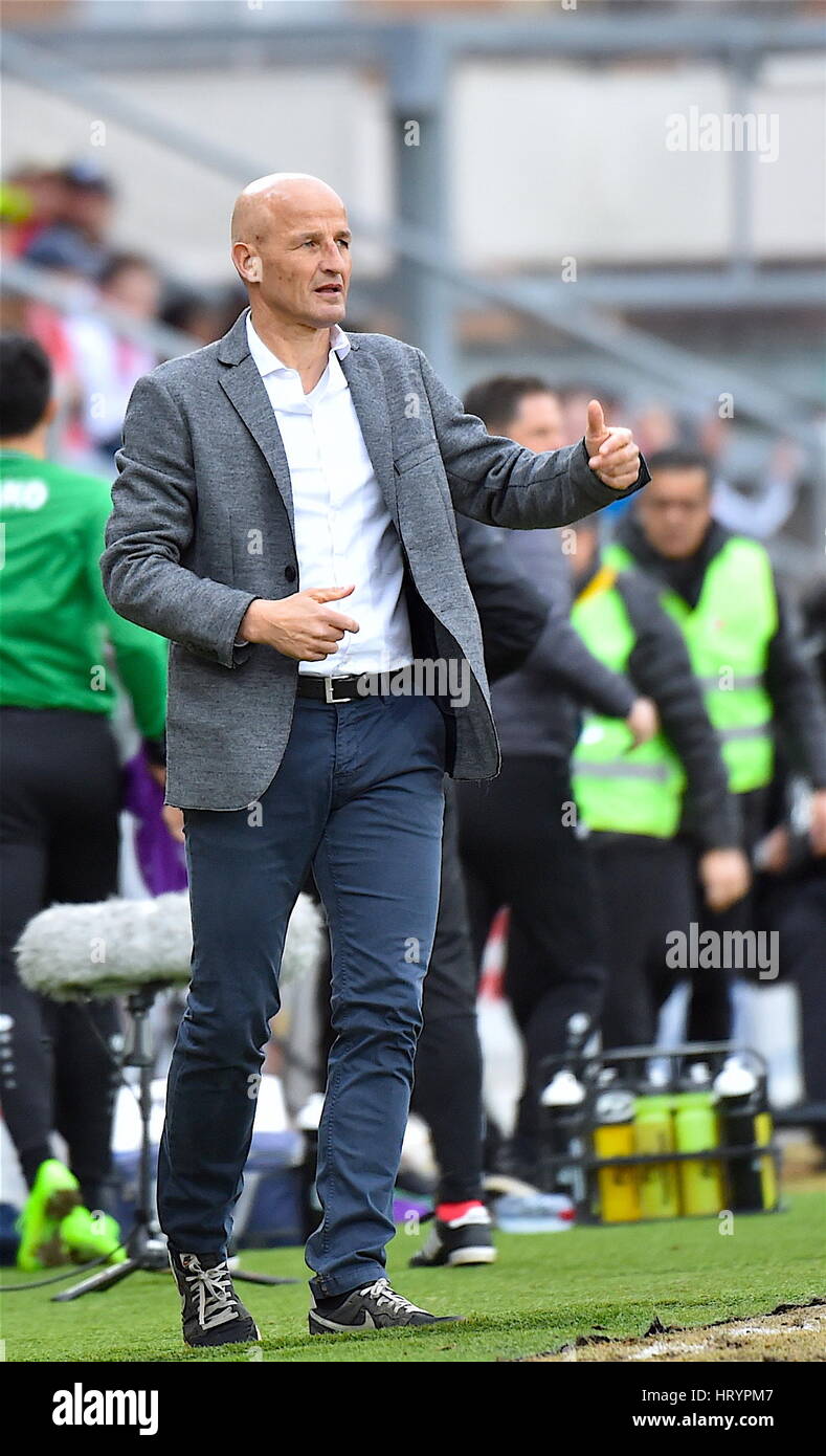 Sion Schweiz 5 Marz 2017 Sion 05 03 2017 Fussball Raiffeisen Superliga Fc Sion Fc Saint Gall Peter Zeidler Trainer Des Fc Sion Foto Cronos Frederic Dubuis Credit Cronos Foto Alamy Live Nachrichten Stockfotografie Alamy