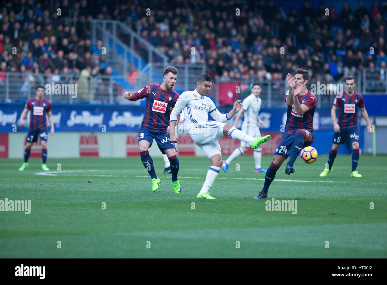 Eibar, Spanien. 4. März 2017. Spieltag der La Liga Santander 2016 - 2017 Saison zwischen S.D Eibar und Real Madrid C.F gespielt Ipurua Stadion am Samstag, 4. März 2017. Eibar, Spanien. 9 Sergi bereichern, 14 Casemiro, 24 Adrian. Bildnachweis: VWPics/Alamy Live-Nachrichten Stockfoto