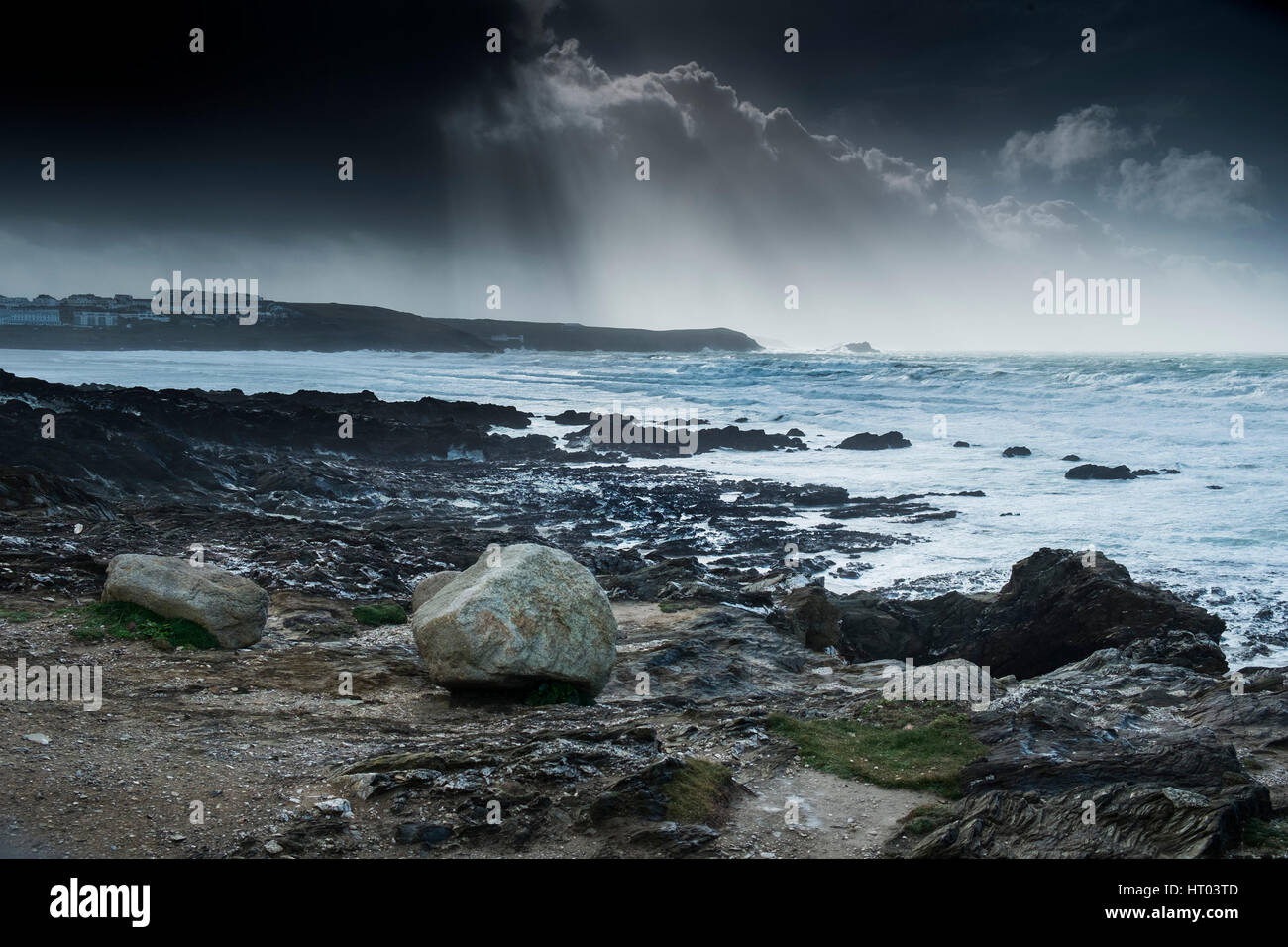 Großbritannien Wetter Gewitterwolken Küste Newquay Cornwall. Stockfoto