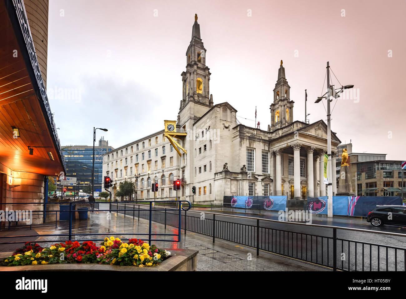 Kristallklare Sicht der Leeds City Hall, UK Stockfoto