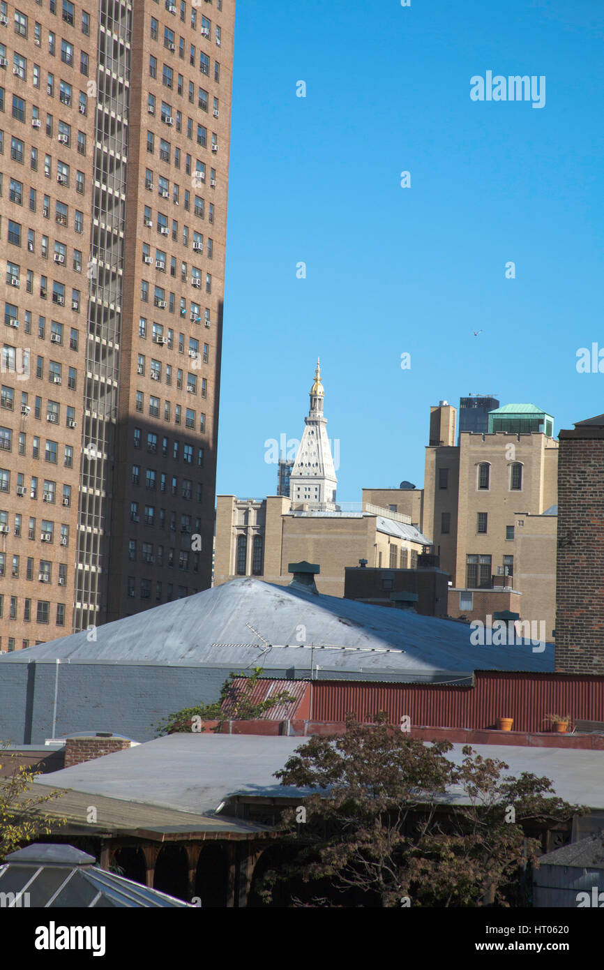 Menschen sitzen und ein Spaziergang entlang der Hochspannungsleitung zwischen The Meatpacking District und Chelsea Manhattan New York City USA Stockfoto