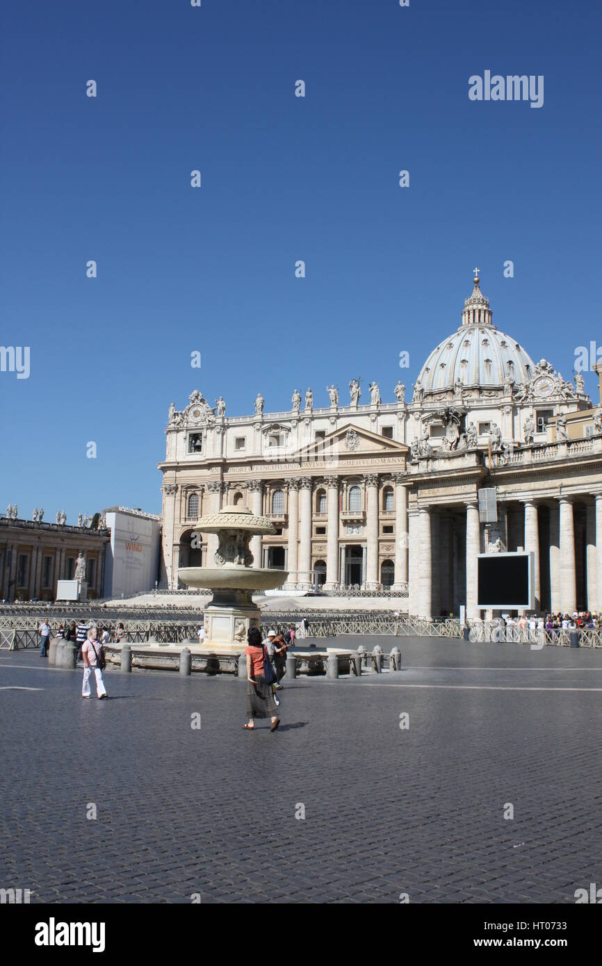 Fassade der Basilica di San Pietro in Rom, Italien Stockfoto