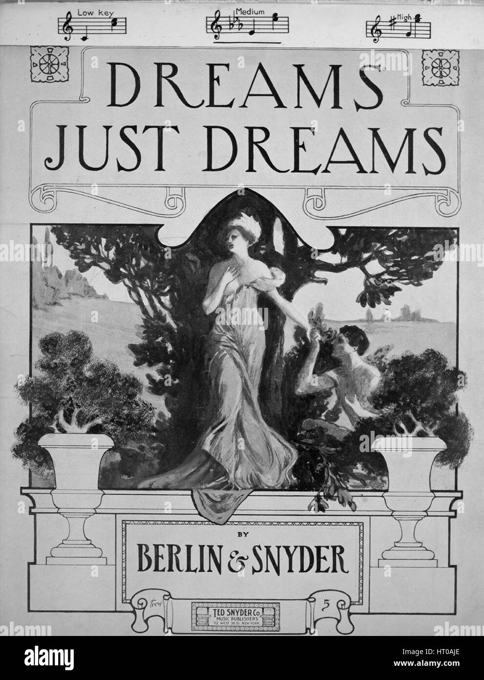 Noten-Cover-Bild des Liedes "Träume nur Träume" mit ursprünglichen Autorschaft Noten reading "Worte und Musik von Irving Berlin und Ted Snyder", USA, 1910. Der Verlag als "Ted Snyder Co., 112 West 38th St." aufgeführt ist, die Form der Komposition ist "strophische mit Chor", die Instrumentierung ist "Klavier und Stimme", die erste Linie liest "die Sonnenstrahlen getroffen haben ihren Flug des Tages verwandelte sich langsam in Nacht", und der Abbildung Künstler als "Frew" aufgeführt ist. Stockfoto